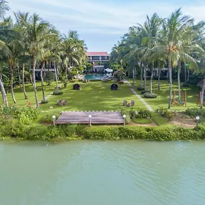 4* אתר נופש Emerald Riverside